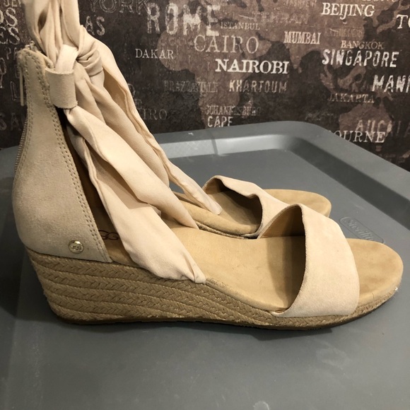 Ugg Wedge Espadrille Tie Around Sandals. Size 10. - Picture 2 of 9